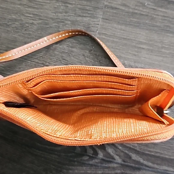 Authentic Fossil Clutch - Picture 4 of 11